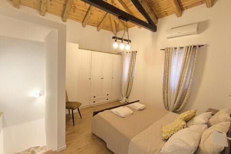 Bedroom to staircase