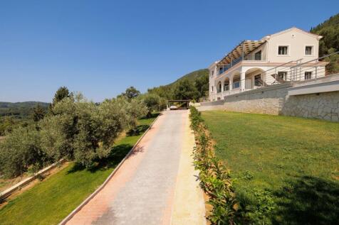 Driveway up to the house