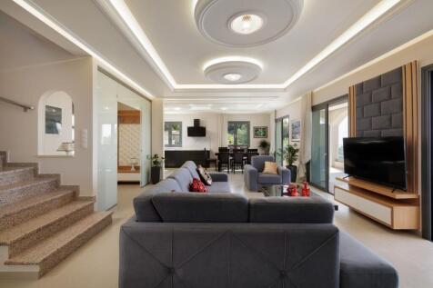 Sitting room to dining/kitchen