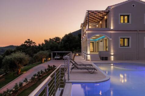 Eveing close up pool to view