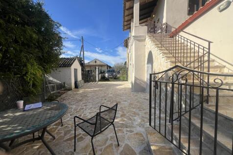Front yard stairs to the upper floor
