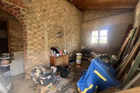 Unfinished groundfloor