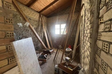 Unfinished groundfloor