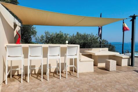 Close up outdoor eating