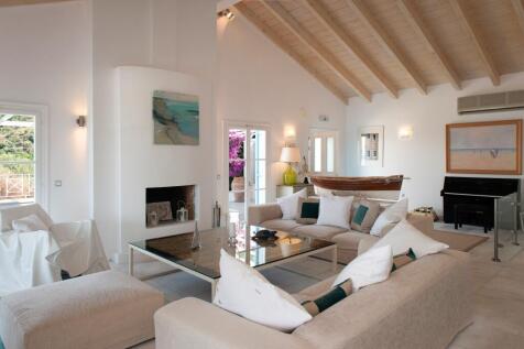 Sitting room to fireplace