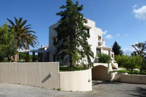 the house from the driveway