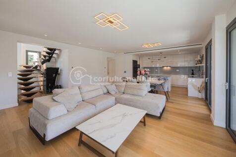 Sitting to dining/kitchen