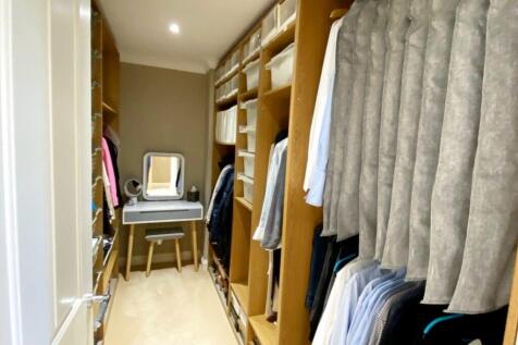 DRESSING ROOM
