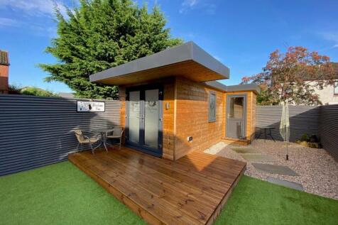 GARDEN ROOM / BAR