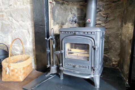 LOG BURNING STOVE