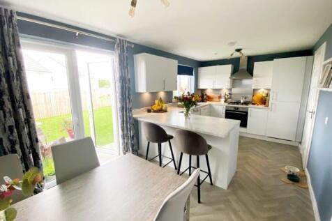 DINING / KITCHEN