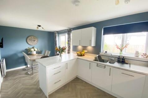 KITCHEN / DINING
