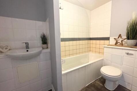Bathroom 1.jpg