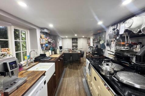 Kitchen 1.jpg