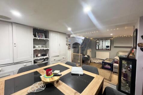 Dining Area 1.jpg