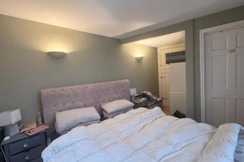 Bedroom 1.jpg