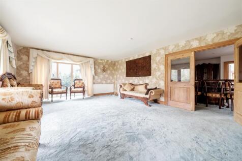 Lounge1.jpg