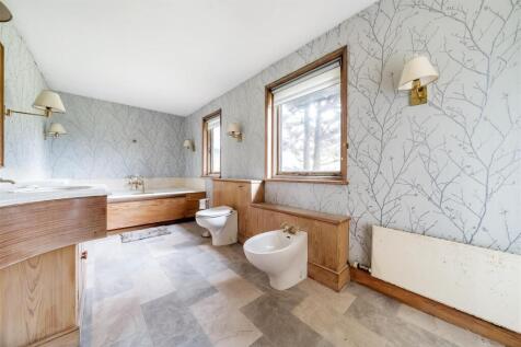 master ensuite.jpg