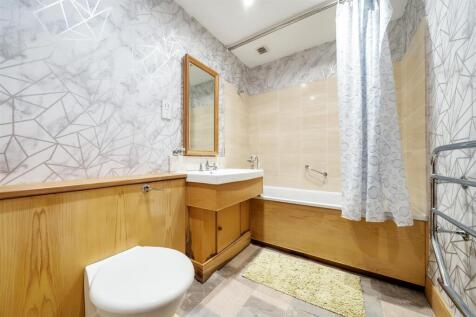 ensuite1.jpg