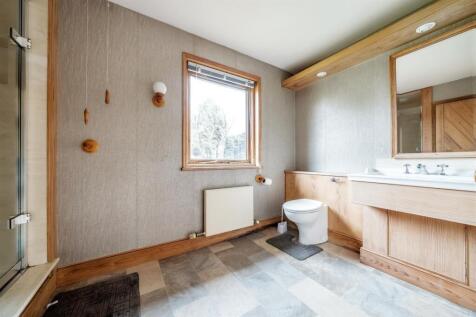 ensuite.jpg