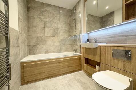 Bathroom (1).jpg