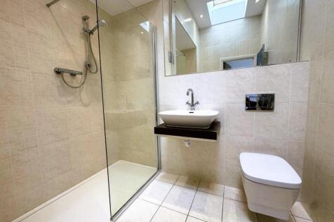 Ensuite1.JPG