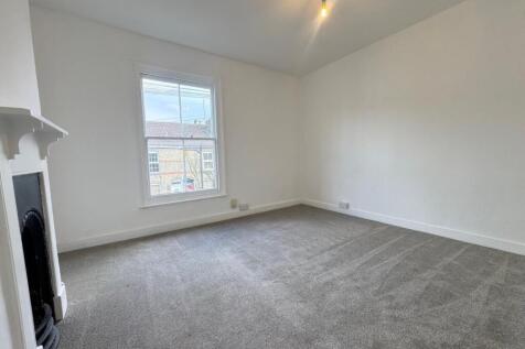 Bedroom 1.jpg