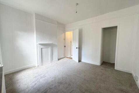 bedroom..jpg
