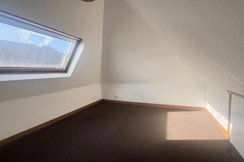 bedroom 5.jpg