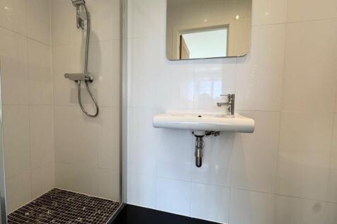 ensuite.jpg