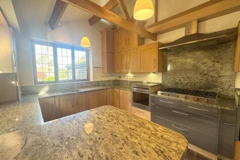 Kitchen 1.jpg
