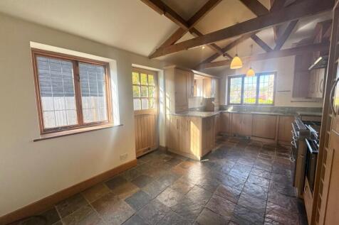 Kitchen 2.jpg