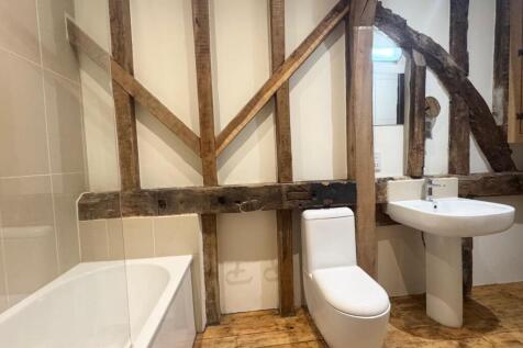 Bathroom 1.jpg
