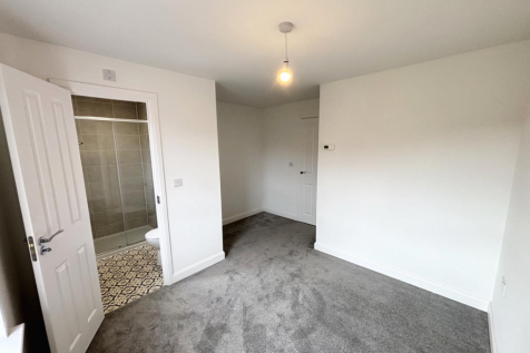 Bedroom 1 Entire room.png