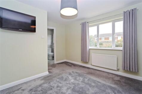 Bedroom 1 Pic 2
