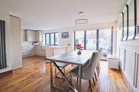 Dining Area &amp; Kitchen