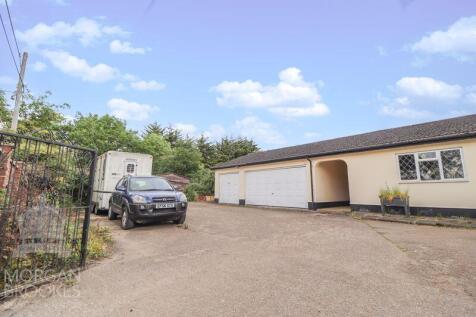 Detached Games Room &amp; Garages