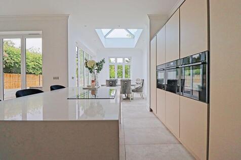 Kitchen / Dining Area