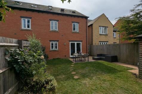 Rear Garden 1.jpg