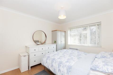 Masster Bedroom 1.jpg