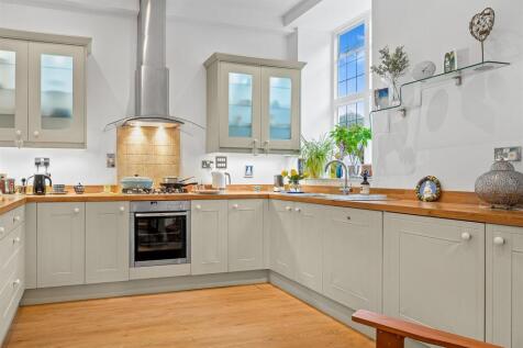 3 Coachouse Mews-13.jpg