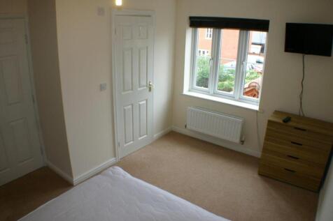 Bedroom 5 HMO Aylesbury.jpeg