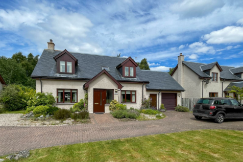 FRONT GARDEN &amp; DRIVEWAY