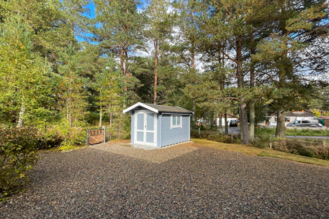 REAR GARDEN &amp; SHED