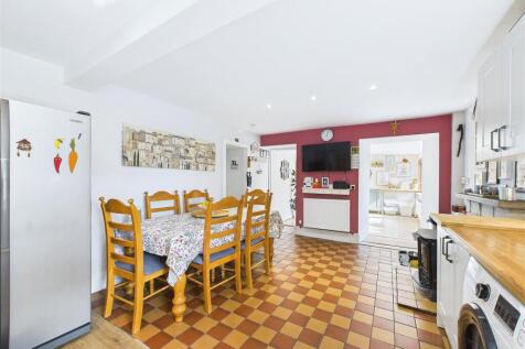 Kitchen / Dining