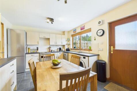 Kitchen / Dining