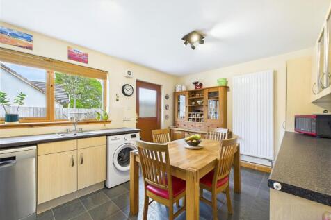 Kitchen / Dining