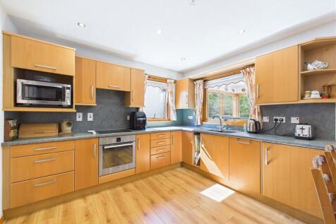 Kitchen &amp; Dining