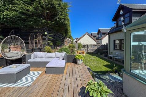 Decking &amp; Garden