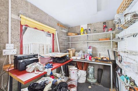 Garage Rear Store / Utility